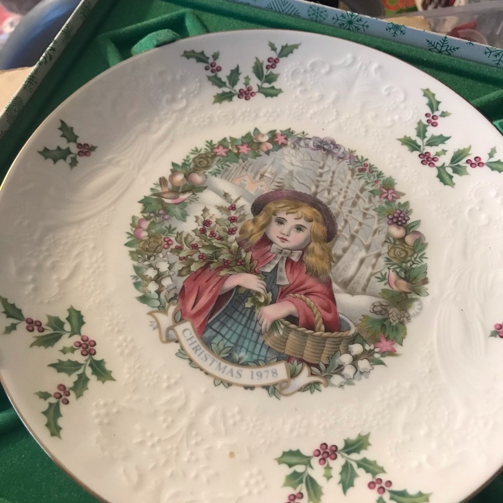 Vintage Christmas 1978 Decorative Plate with Girl Illustration